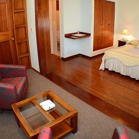 Hotel Crown เมโล ภายนอก รูปภาพ
